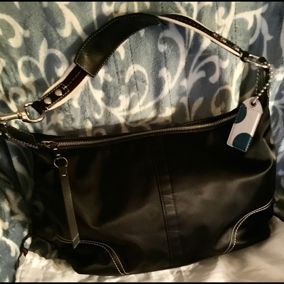 Coach Hamptons Shoulder Bag AUTHENTIC EUC - Picture 2 of 6